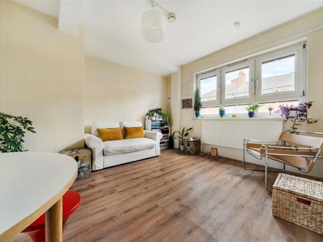 2 bedroom maisonette for sale