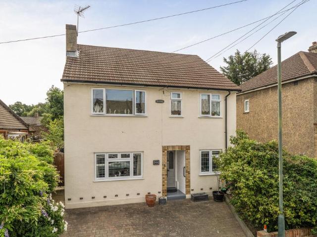2 bedroom maisonette for sale