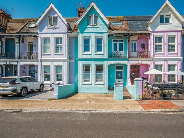 2 bedroom maisonette for sale