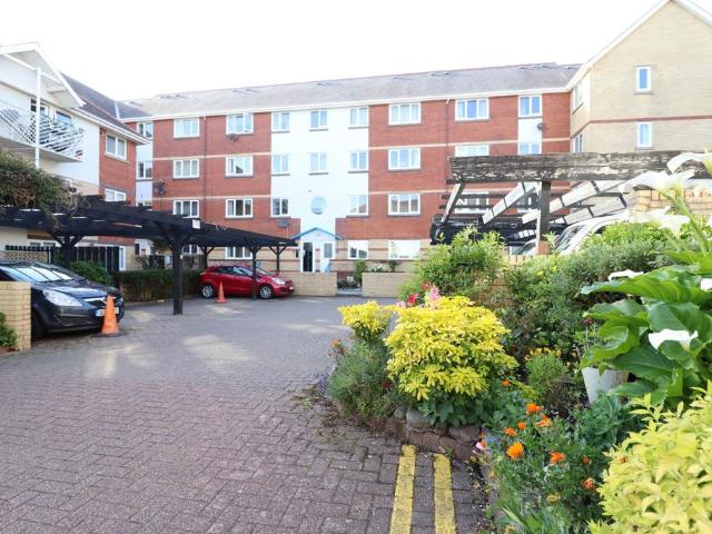2 bedroom maisonette for sale