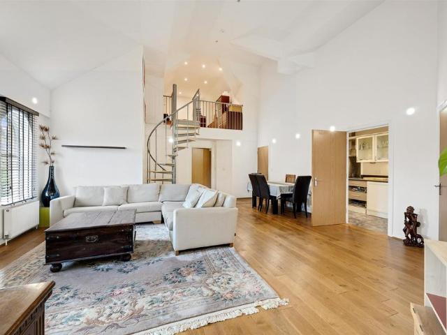 2 bedroom maisonette for sale