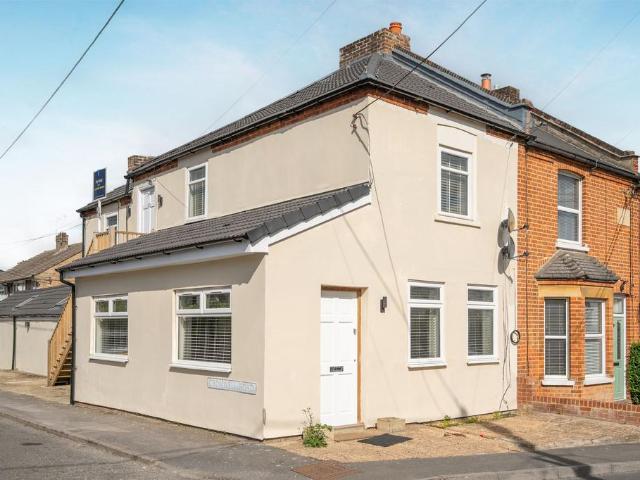 2 bedroom maisonette for sale