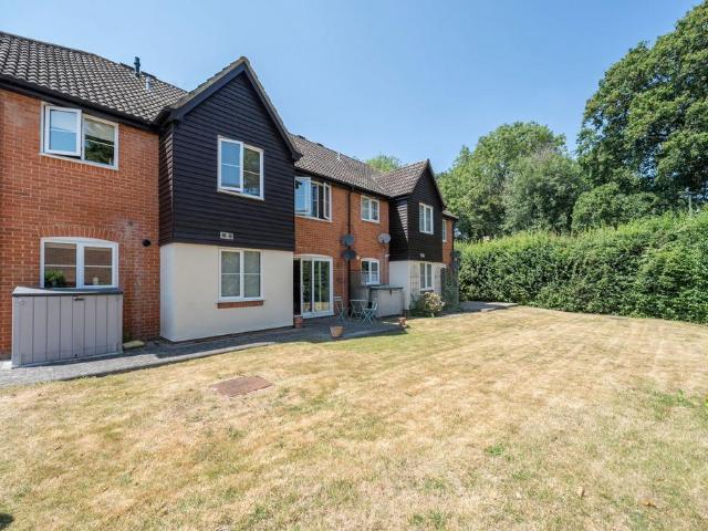 2 bedroom maisonette for sale