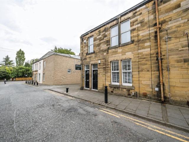 2 bedroom maisonette for sale