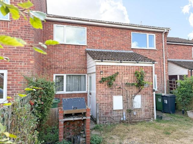 2 bedroom maisonette for sale