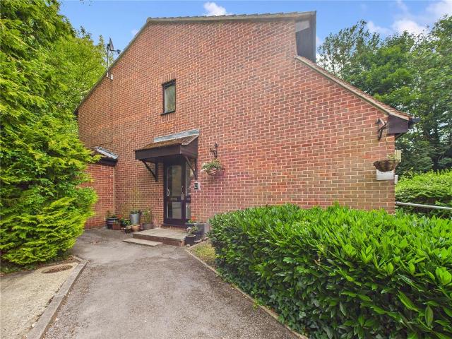 2 bedroom maisonette for sale
