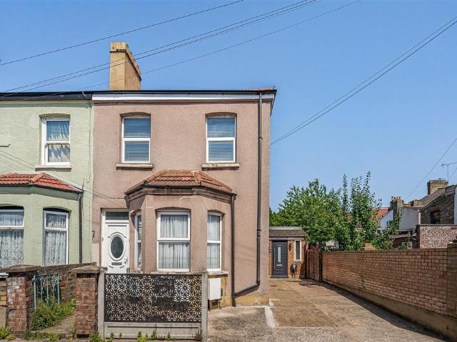 2 bedroom maisonette for sale