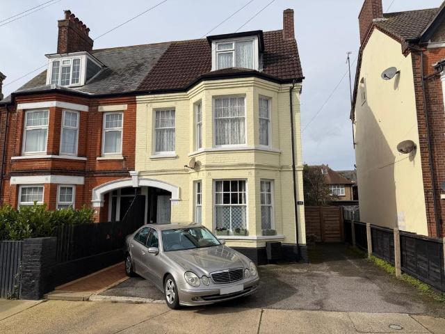 2 bedroom maisonette for sale