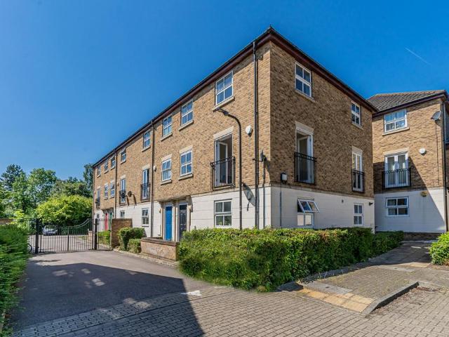 2 bedroom maisonette for sale