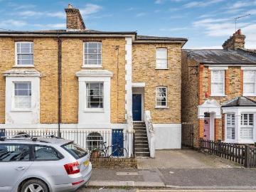 2 bedroom maisonette for sale