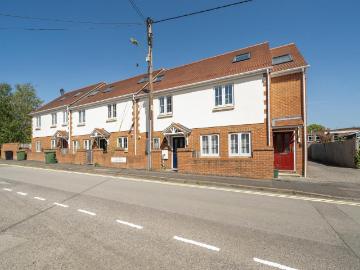 2 bedroom maisonette for sale