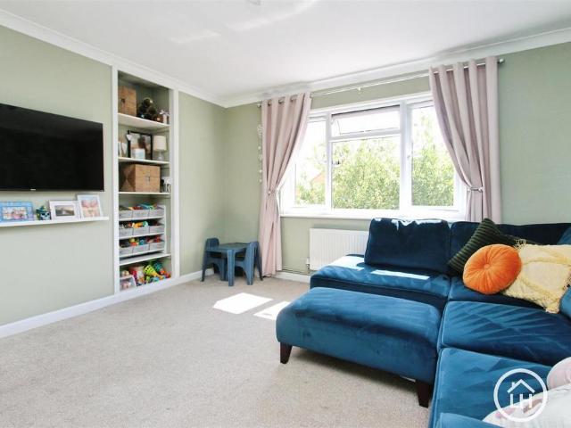 2 bedroom maisonette for sale
