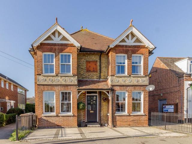 2 bedroom maisonette for sale
