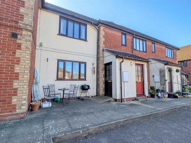 2 bedroom maisonette for sale