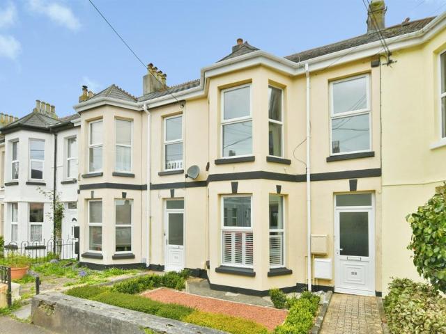 3 bedroom maisonette for sale