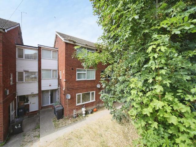 2 bedroom maisonette for sale