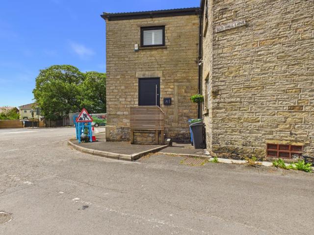 2 bedroom maisonette for sale