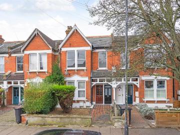 2 bedroom maisonette for sale