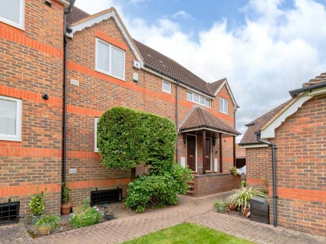 2 bedroom maisonette for sale