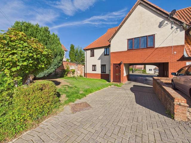 2 bedroom maisonette for sale