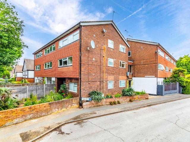 2 bedroom maisonette for sale