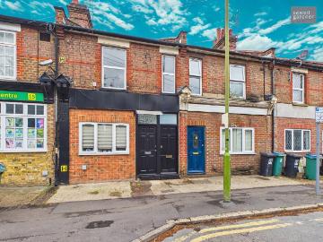 2 bedroom maisonette for sale