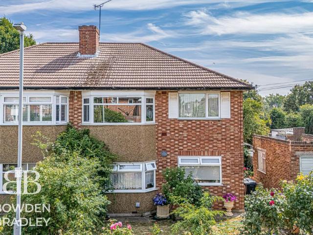2 bedroom maisonette for sale