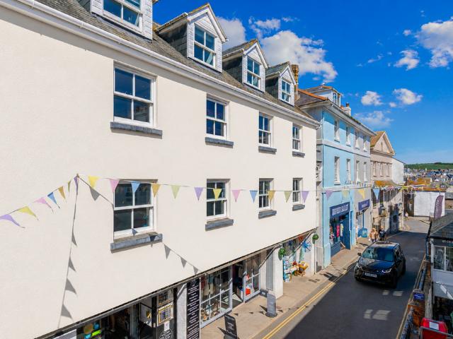 2 bedroom maisonette for sale