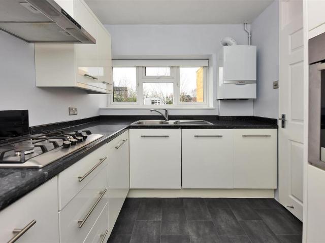 2 bedroom maisonette for sale