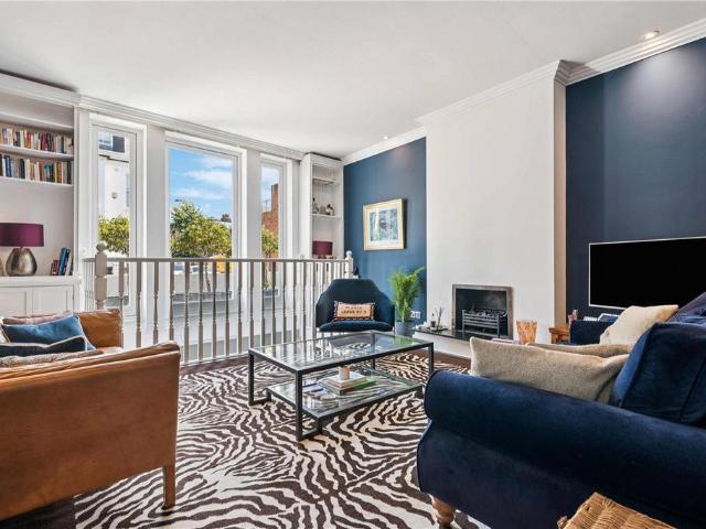 2 bedroom maisonette for sale