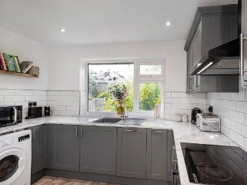 2 bedroom maisonette for sale