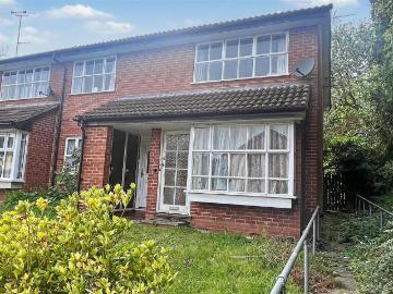 2 bedroom maisonette for sale