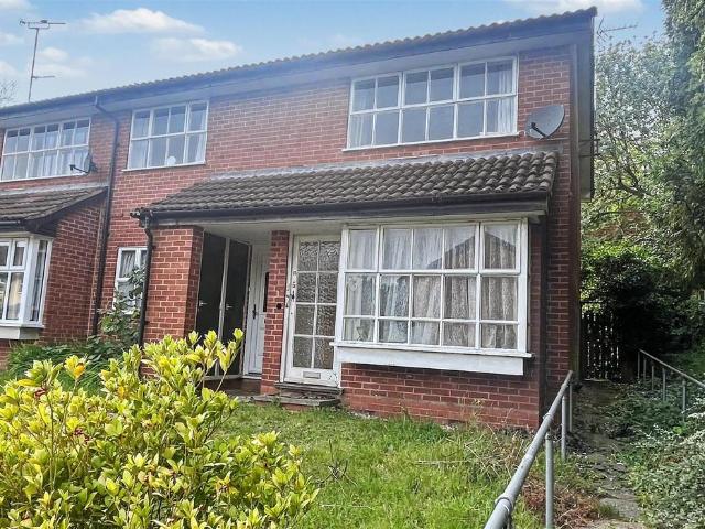 2 bedroom maisonette for sale