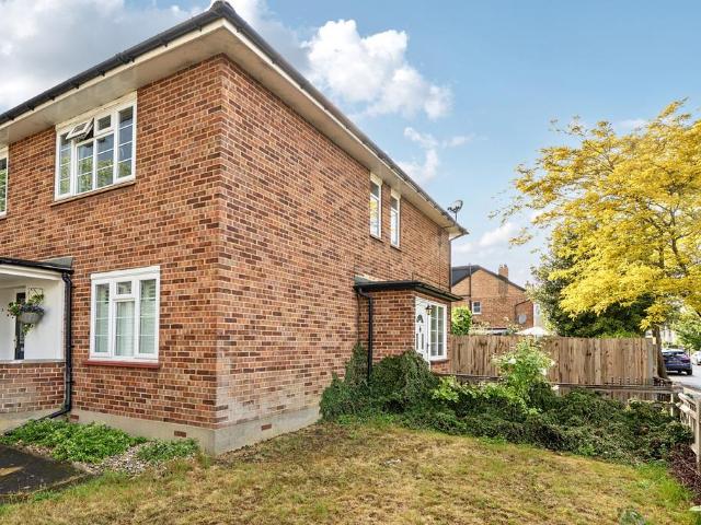 2 bedroom maisonette for sale