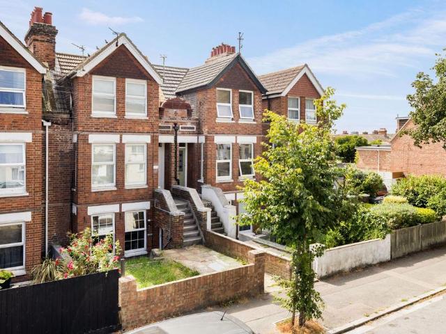 2 bedroom maisonette for sale