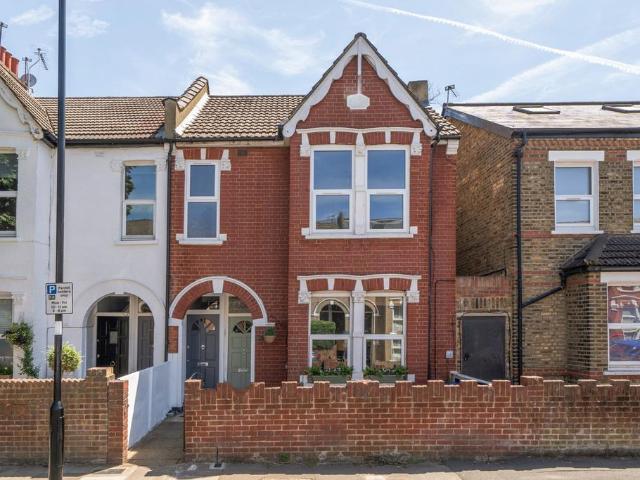2 bedroom maisonette for sale