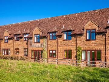 2 bedroom maisonette for sale