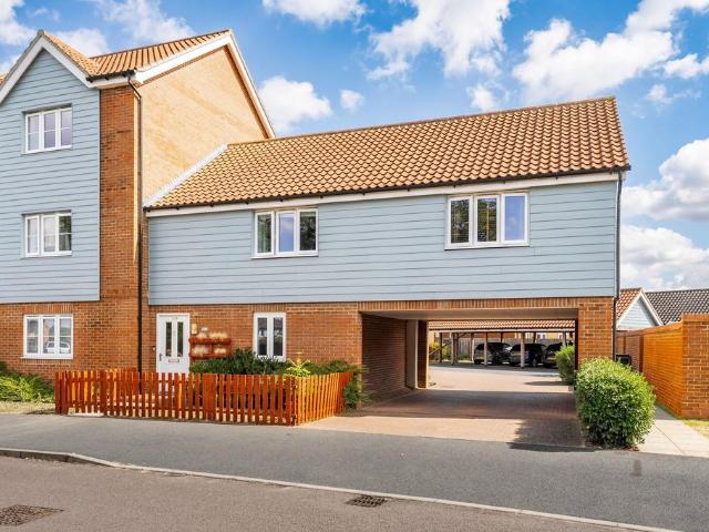 2 bedroom maisonette for sale