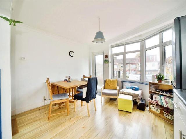 2 bedroom maisonette for sale
