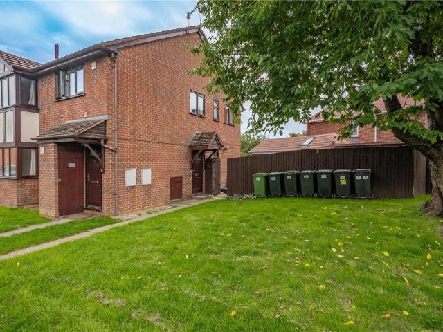 2 bedroom maisonette for sale