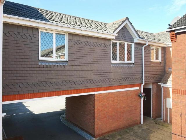 2 bedroom maisonette for sale