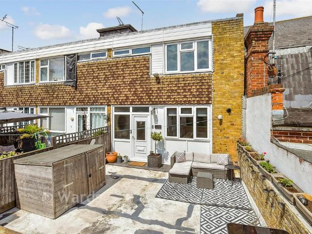 2 bedroom maisonette for sale