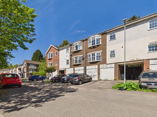 2 bedroom maisonette for sale