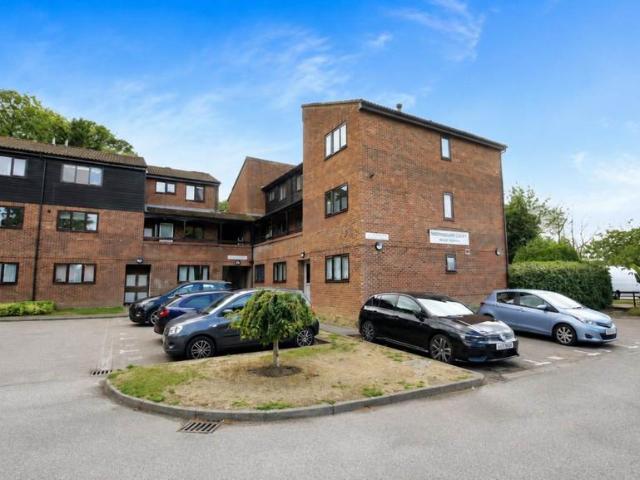 2 bedroom maisonette for sale