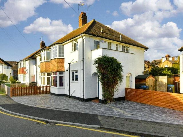 2 bedroom maisonette for sale