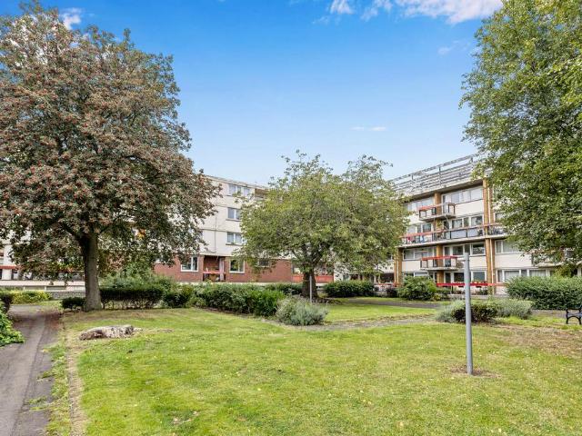 2 bedroom maisonette for sale