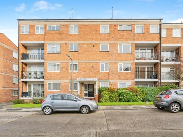 2 bedroom maisonette for sale
