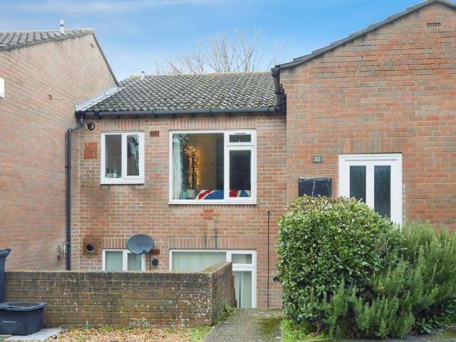 2 bedroom maisonette for sale