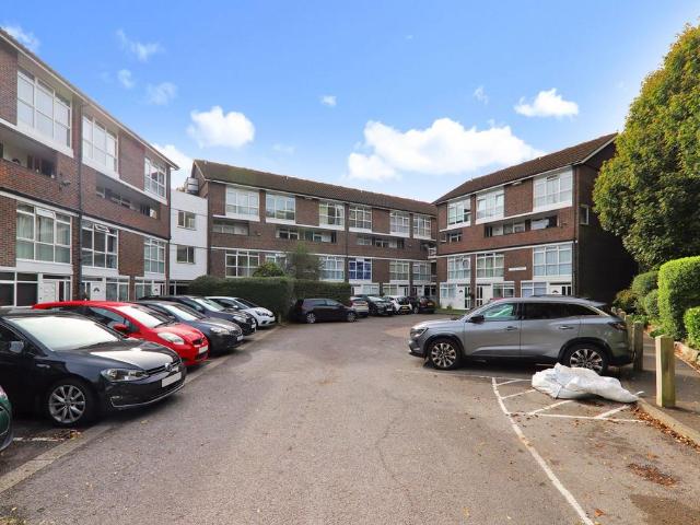 2 bedroom maisonette for sale