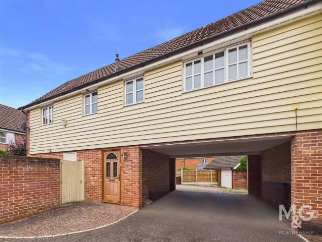 2 bedroom maisonette for sale